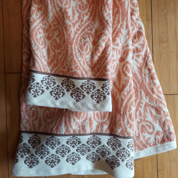 Ellen Tracy towel set bath and hand towels home collection copper beige … - Picture 2 of 3